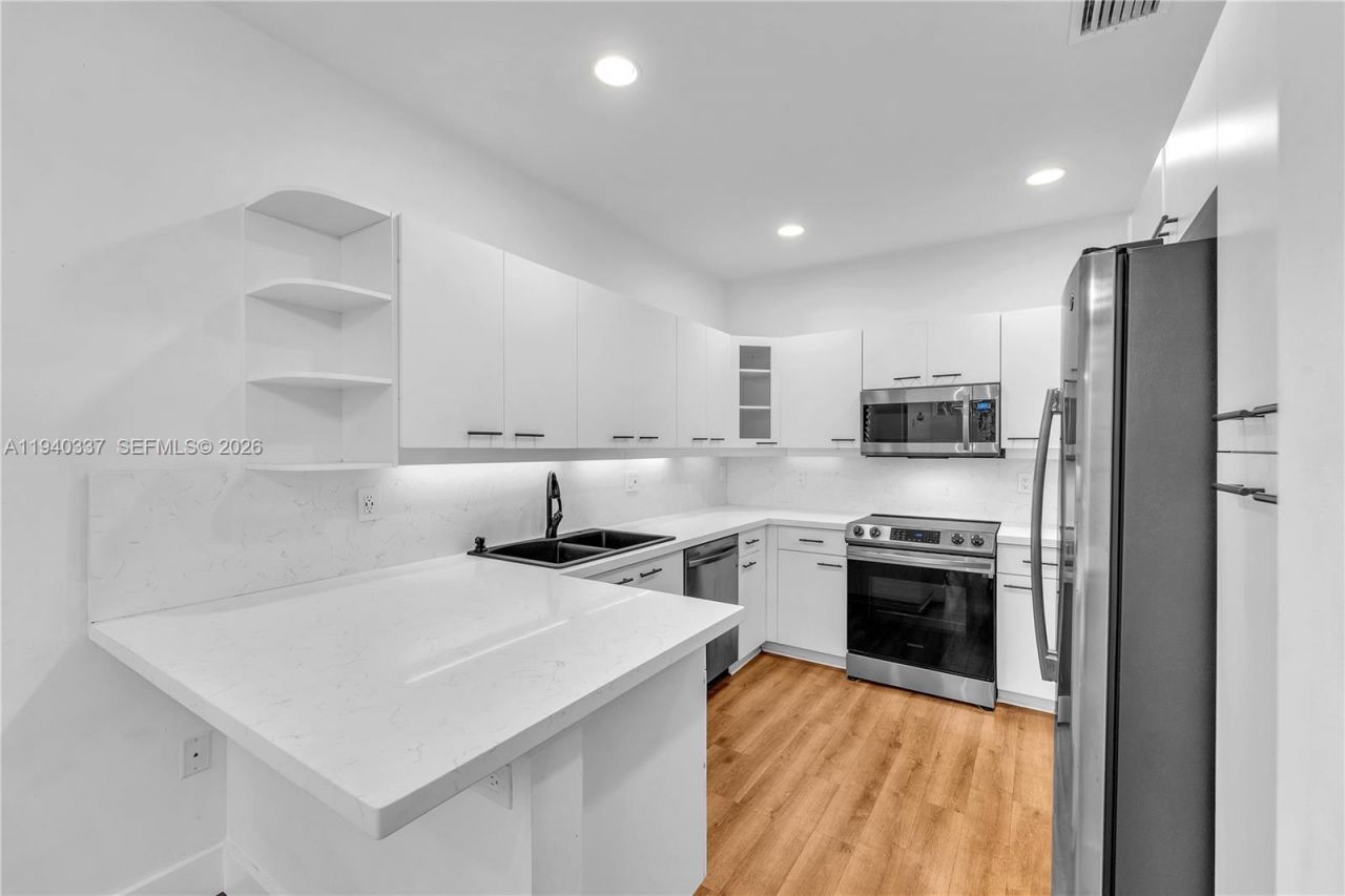 1450 Weeping Willow Way, Hollywood, FL 33019 Photo