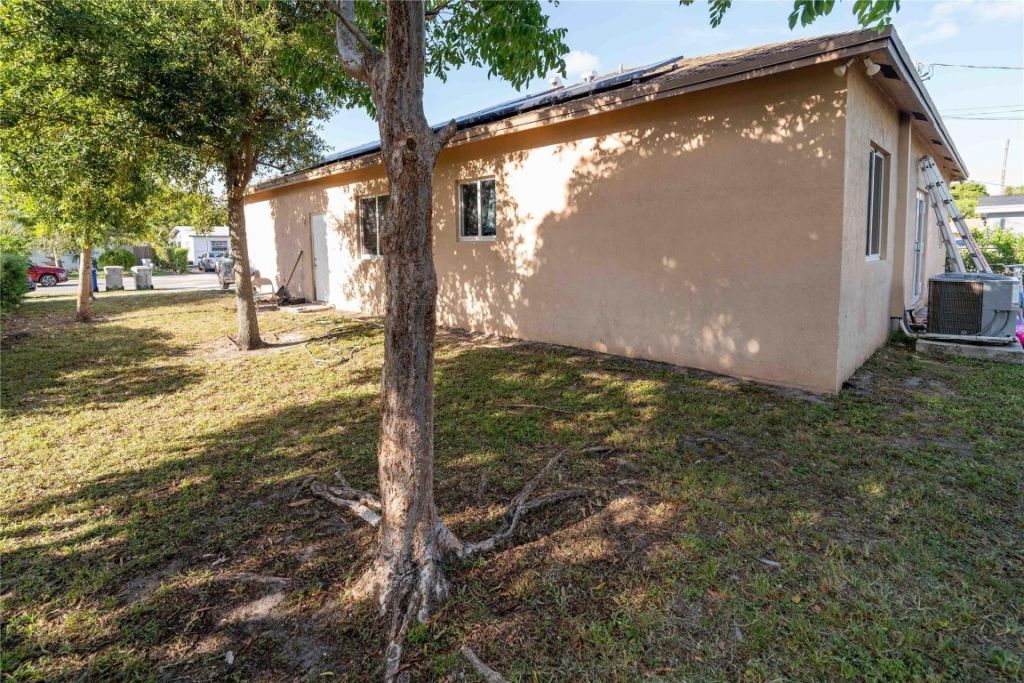 2430 NW 13 Street, Pompano Beach, FL 33069 Photo