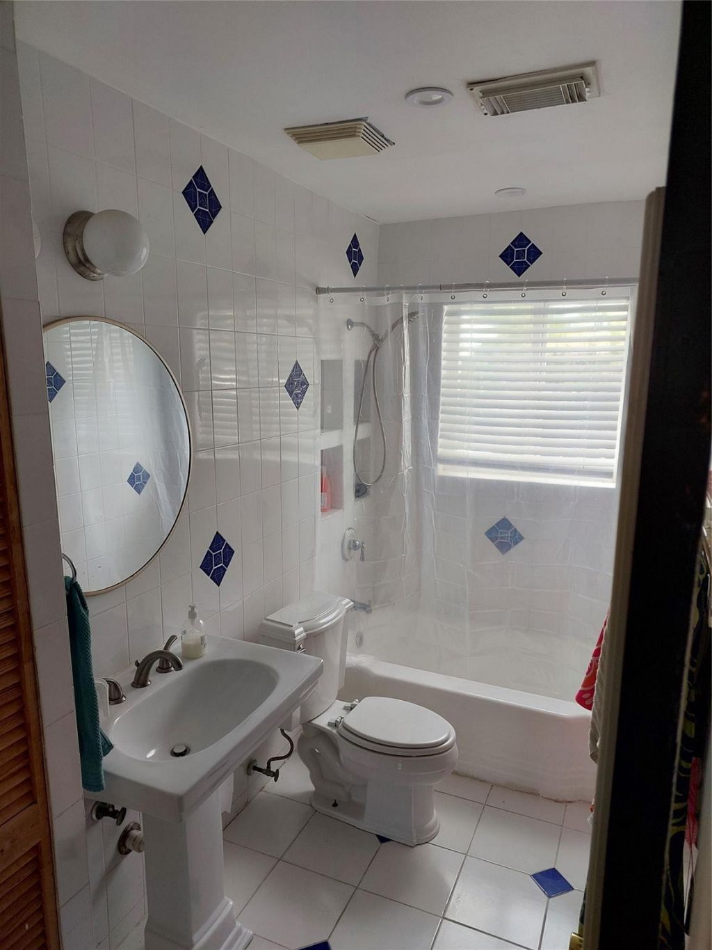 1051 NE 180th Terrace, North Miami Beach, FL 33162 Photo