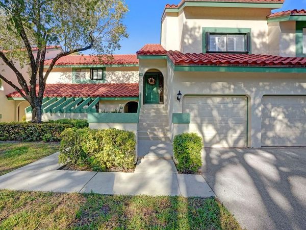 4 Lexington Lane E, Unit G, Palm Beach Gardens, FL 33418