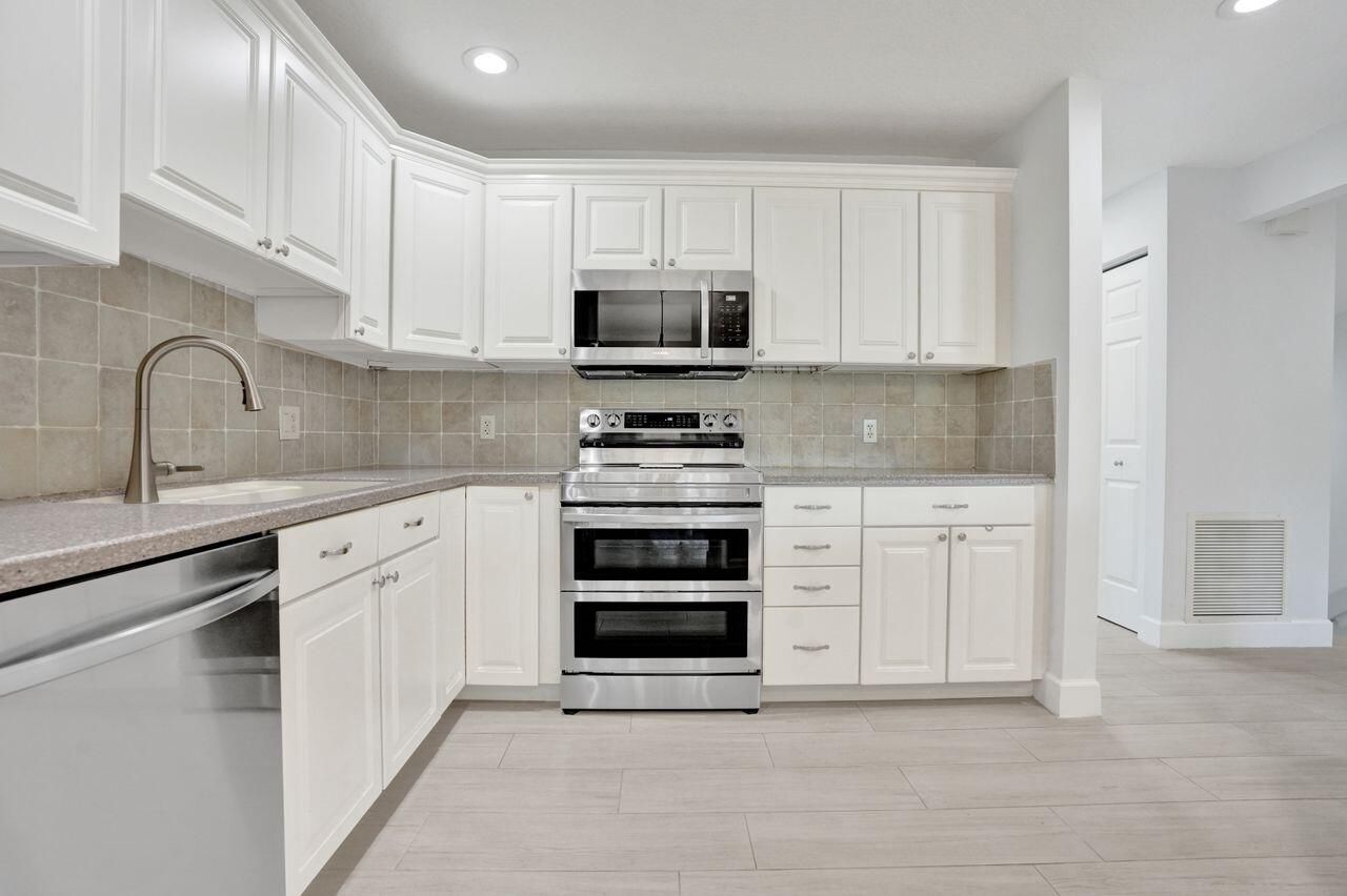 4 Lexington Lane E, Unit G, Palm Beach Gardens, FL 33418 Photo