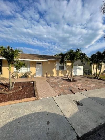 885 Sumter Road W, West Palm Beach, FL 33415 Main Photo