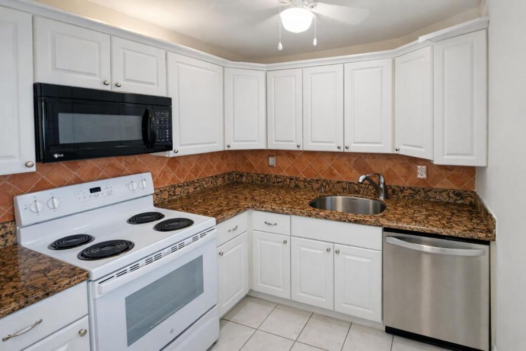 251 Piedmont F, Delray Beach, FL 33484 Main Photo