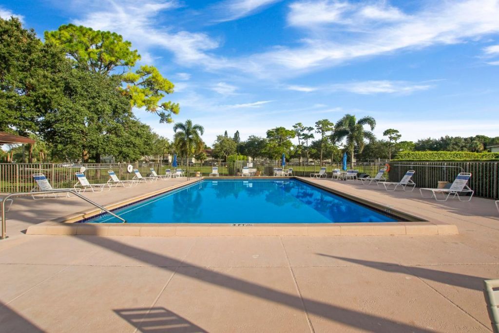 6392 Chasewood Drive, Unit F, Jupiter, FL 33458 Photo