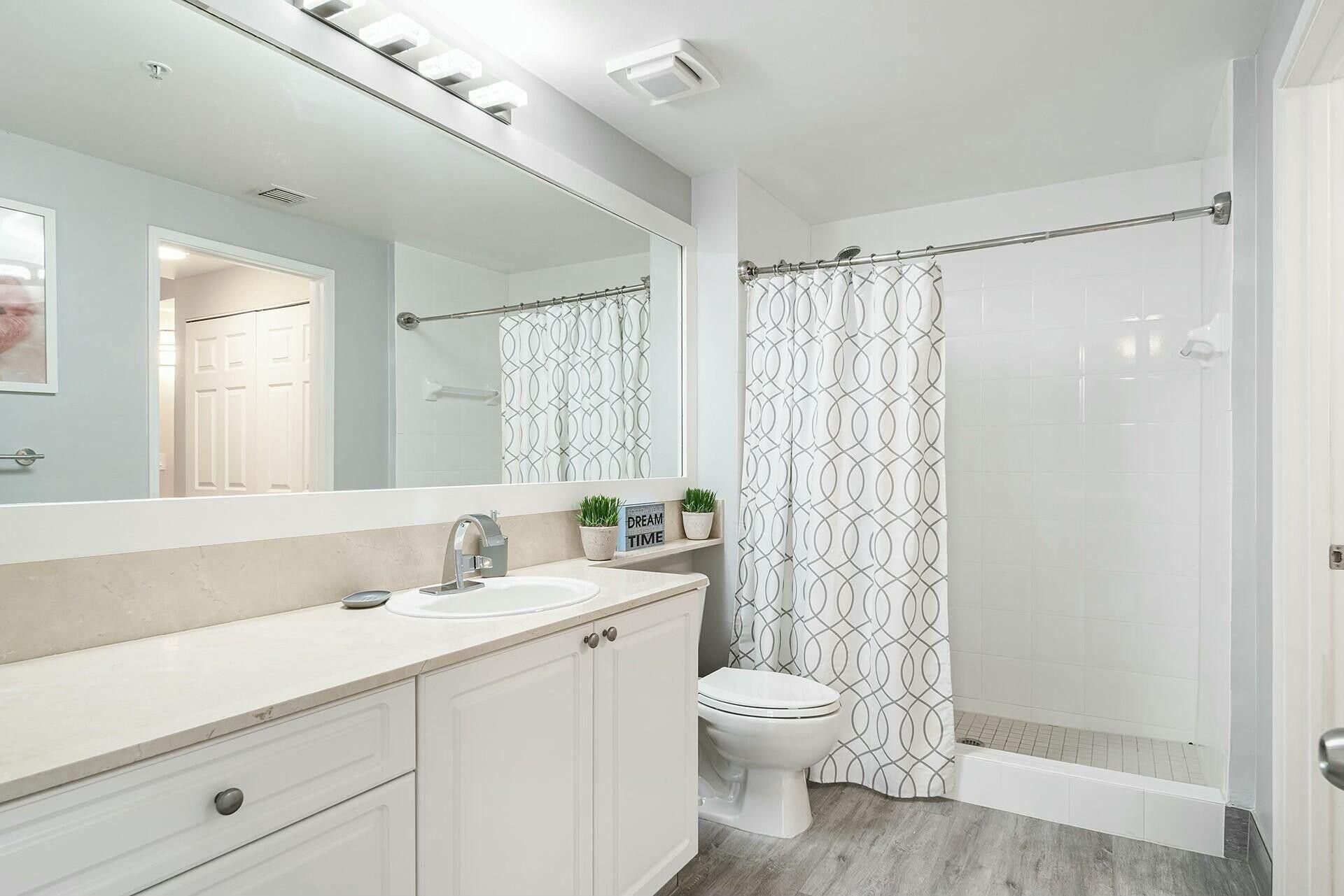 580 S Sapodilla, Unit 206, West Palm Beach, FL 33401 Photo
