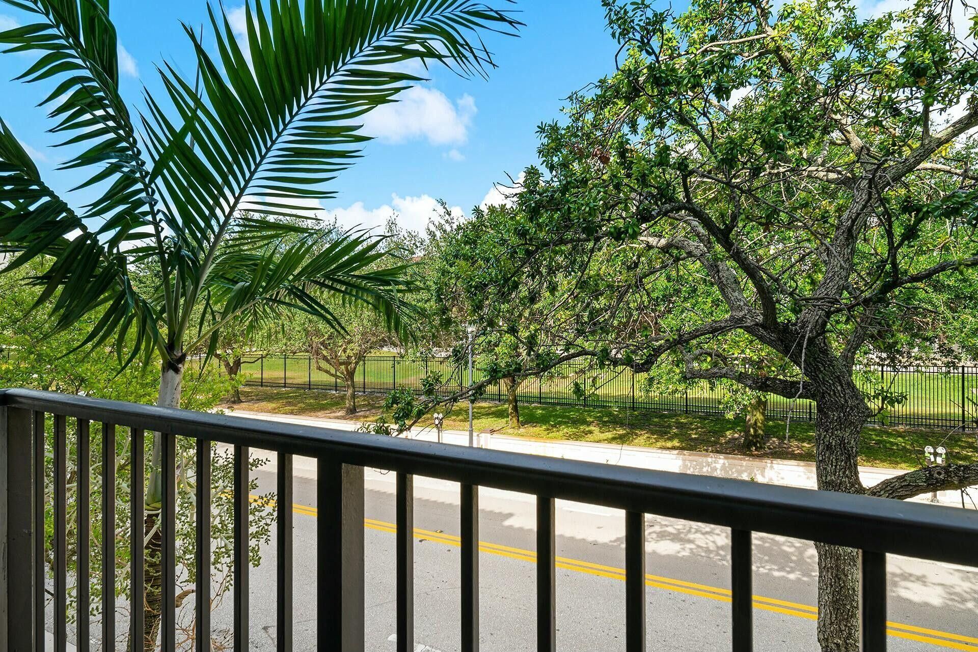 580 S Sapodilla, Unit 206, West Palm Beach, FL 33401 Photo
