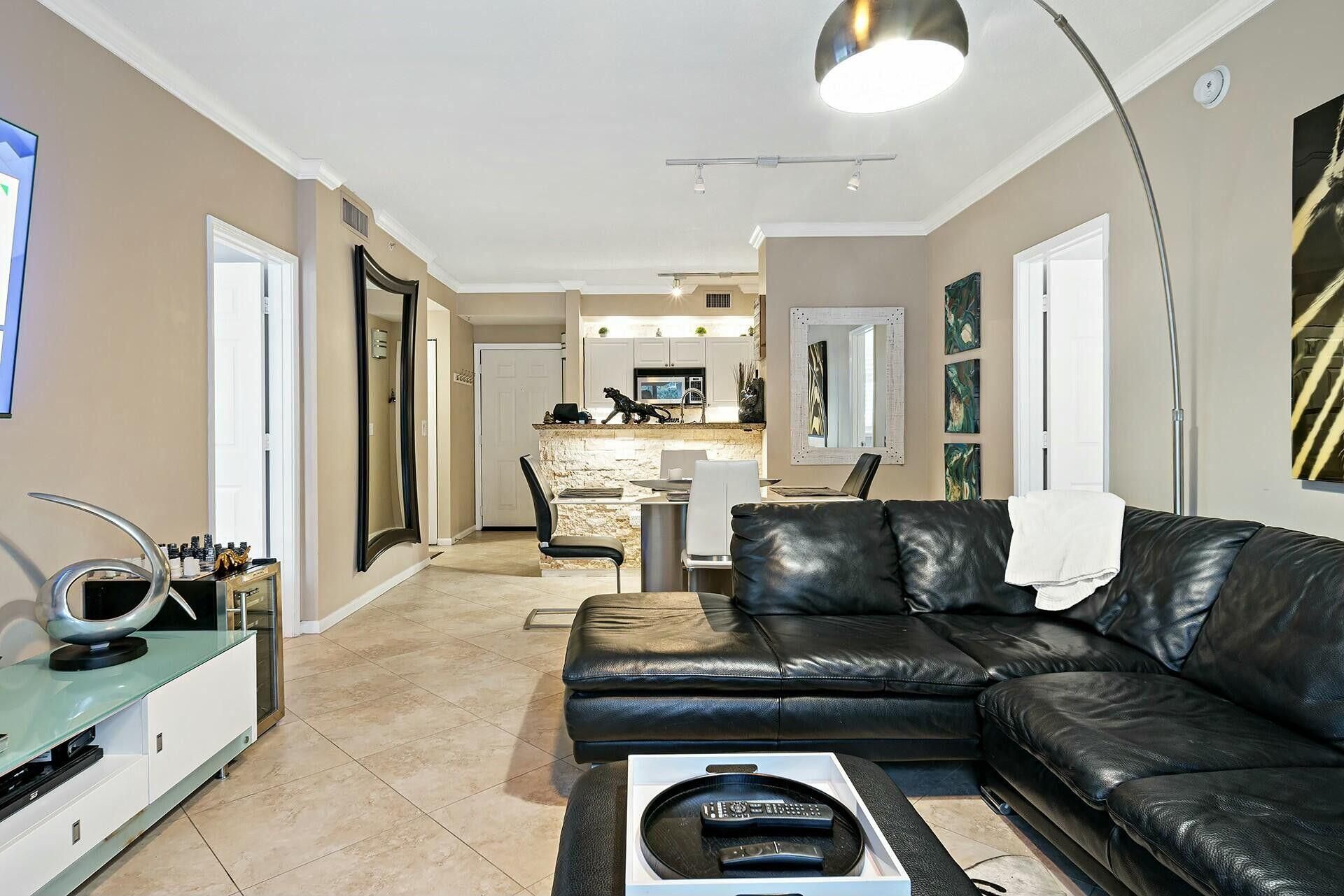 580 S Sapodilla, Unit 206, West Palm Beach, FL 33401 Photo