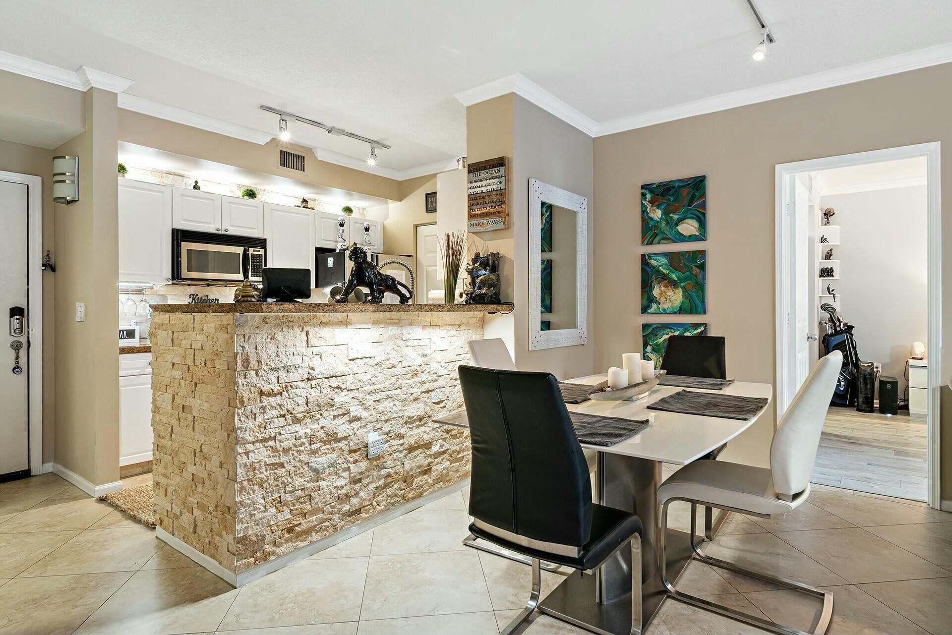 580 S Sapodilla, Unit 206, West Palm Beach, FL 33401 Photo