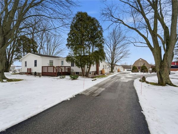 2393 Kinsman Road NW, North Bloomfield, OH 44076