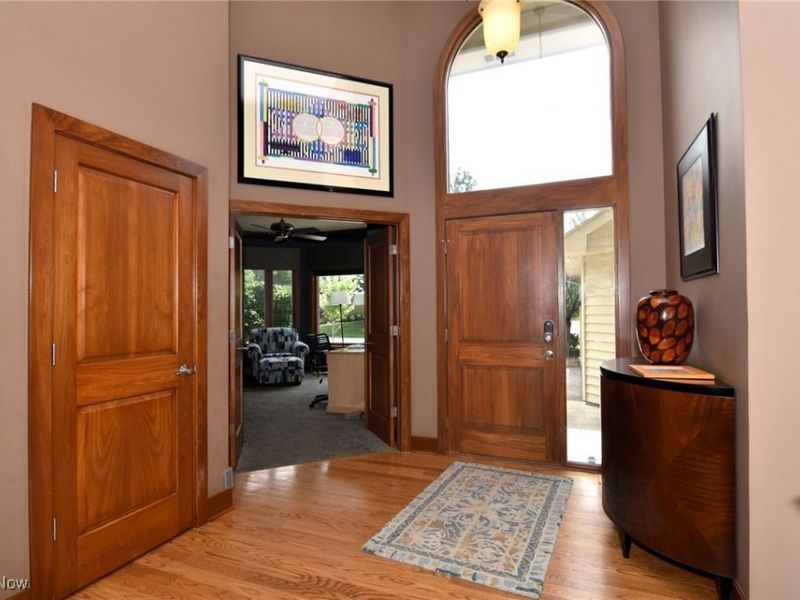 10 Hyde Park, Beachwood, OH 44122 Photo 2