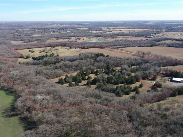 984 County Road 4027 , Savoy, TX 75479