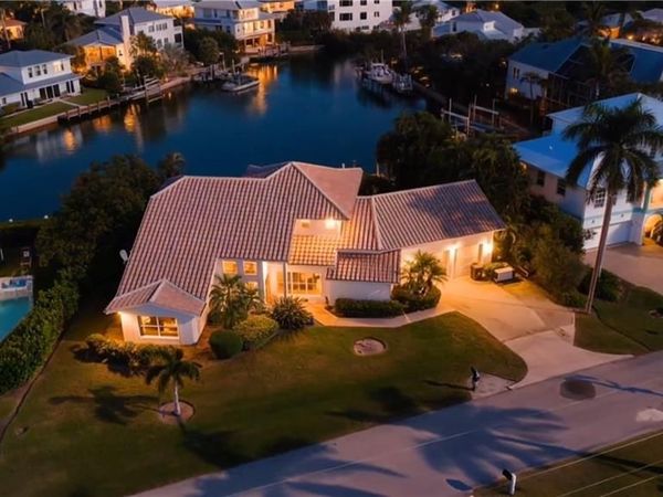 1748 Jewel Box DR, SANIBEL, FL 33957