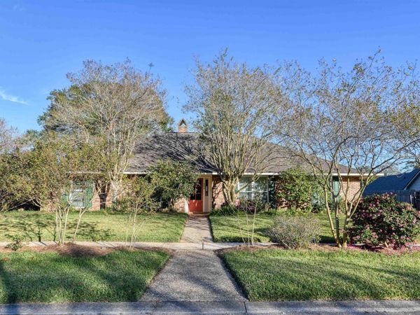 869 Heather Dr, Baton Rouge, LA 70815