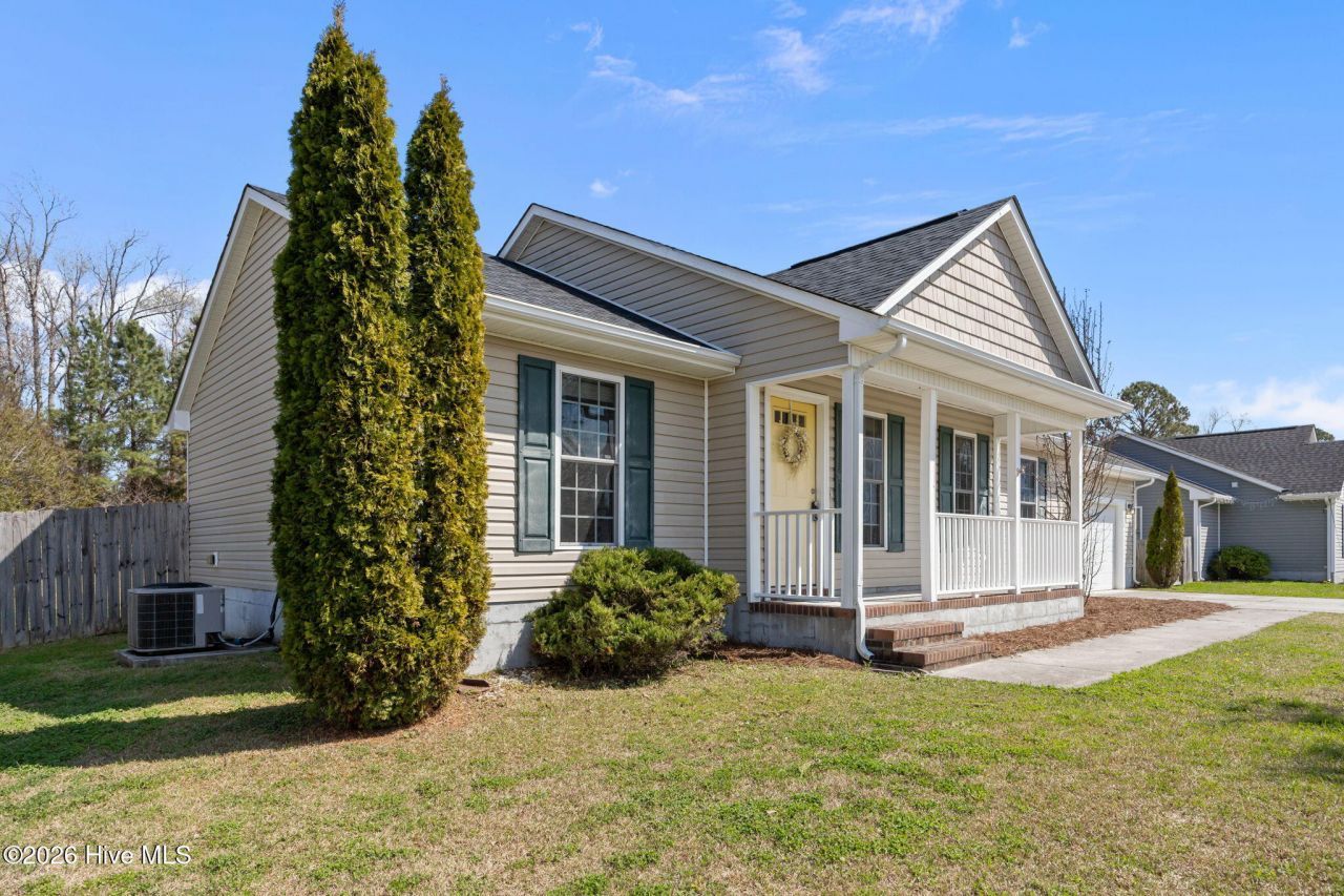 115 Laredo Drive, Jacksonville, NC 28540 Main Photo