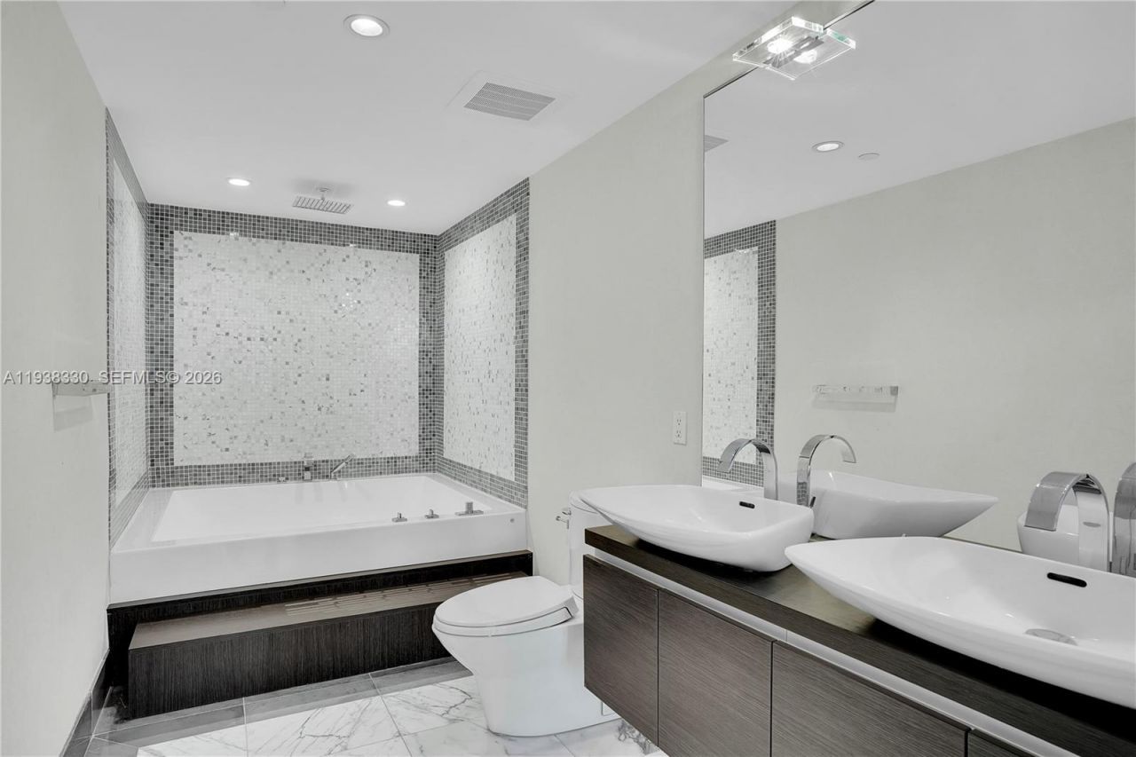 200 Biscayne Boulevard Way, Unit 503, Miami, FL 33131 Photo