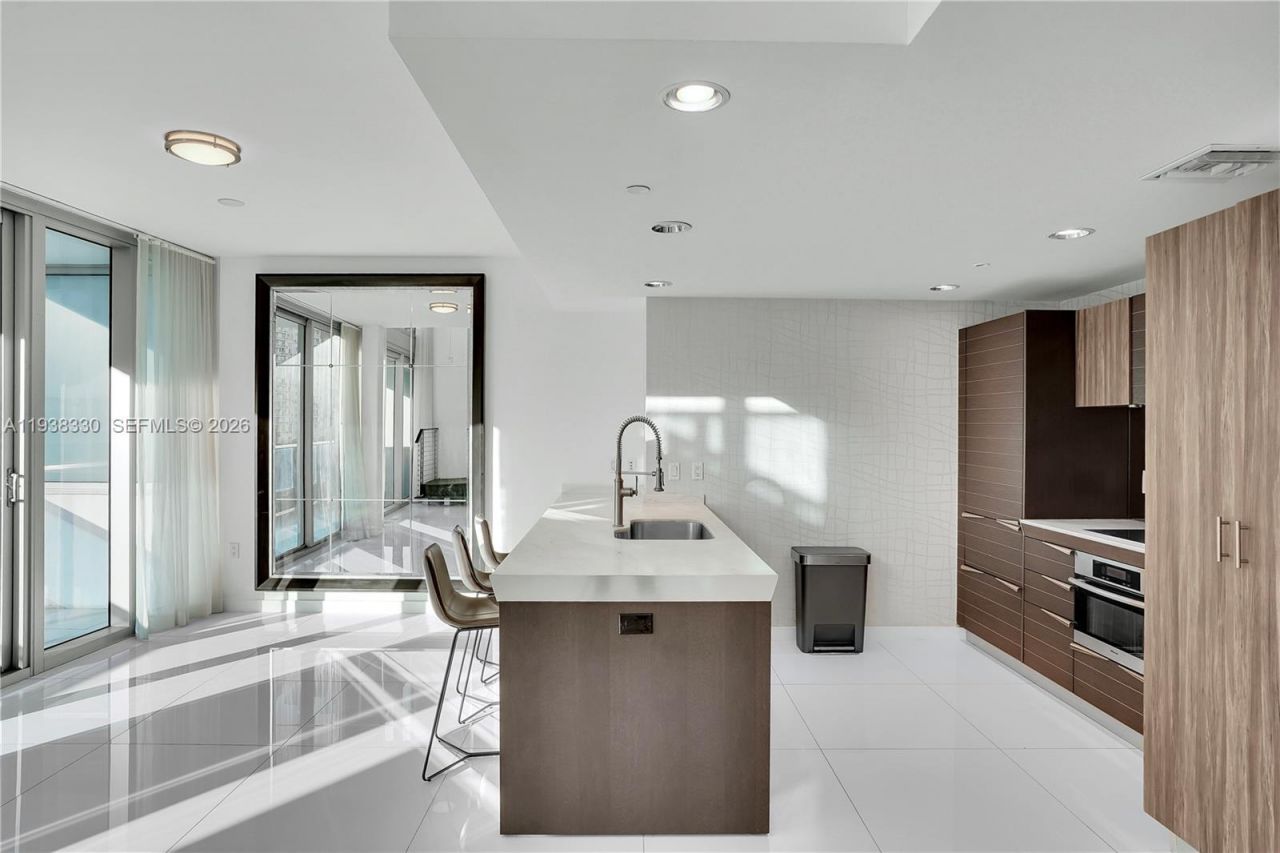 200 Biscayne Boulevard Way, Unit 503, Miami, FL 33131 Photo