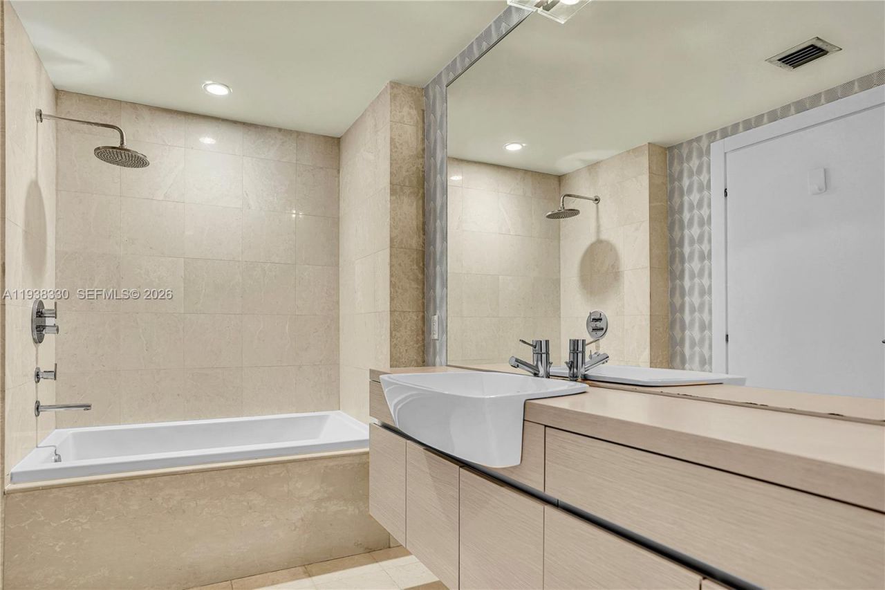 200 Biscayne Boulevard Way, Unit 503, Miami, FL 33131 Photo