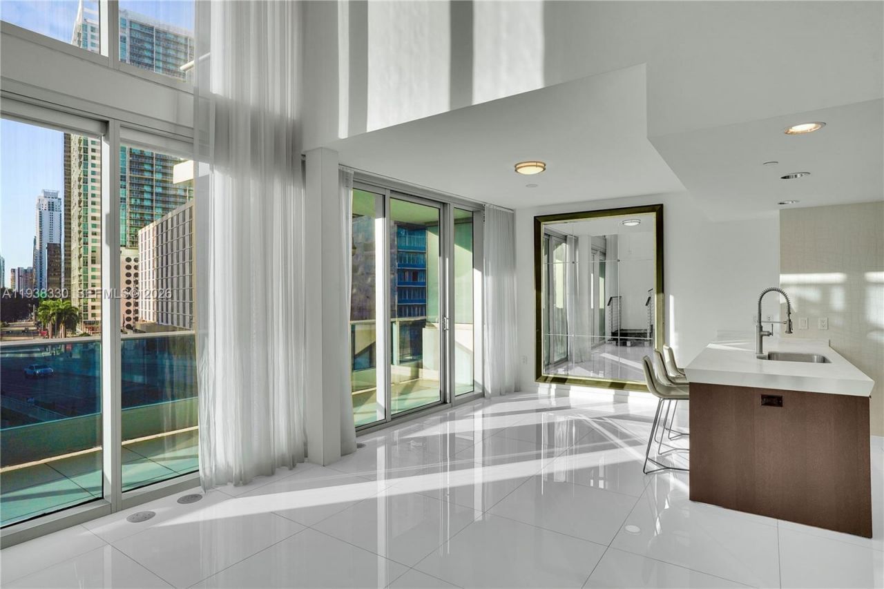 200 Biscayne Boulevard Way, Unit 503, Miami, FL 33131 Photo