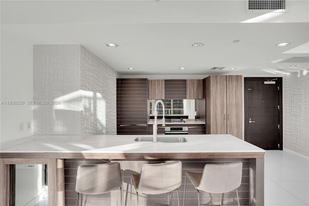 200 Biscayne Boulevard Way, Unit 503, Miami, FL 33131 Photo