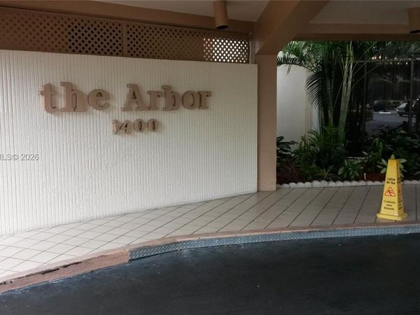 1400 Saint Charles Pl, Unit 524, Pembroke Pines, FL 33026
