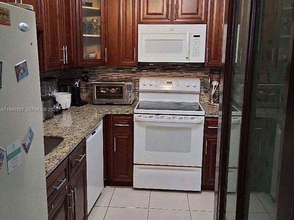 1400 Saint Charles Pl, Unit 524, Pembroke Pines, FL 33026