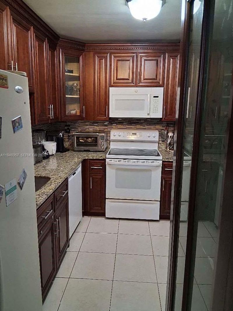 1400 Saint Charles Pl, Unit 524, Pembroke Pines, FL 33026 Photo