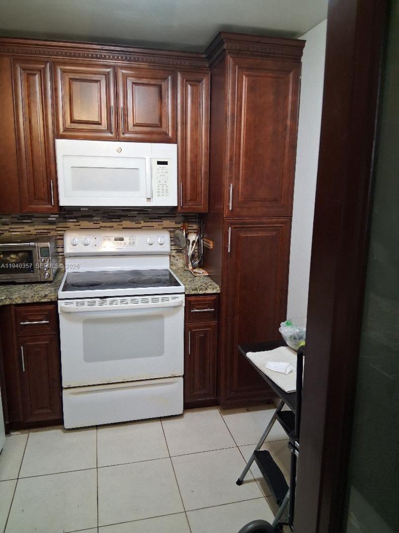 1400 Saint Charles Pl, Unit 524, Pembroke Pines, FL 33026 Photo