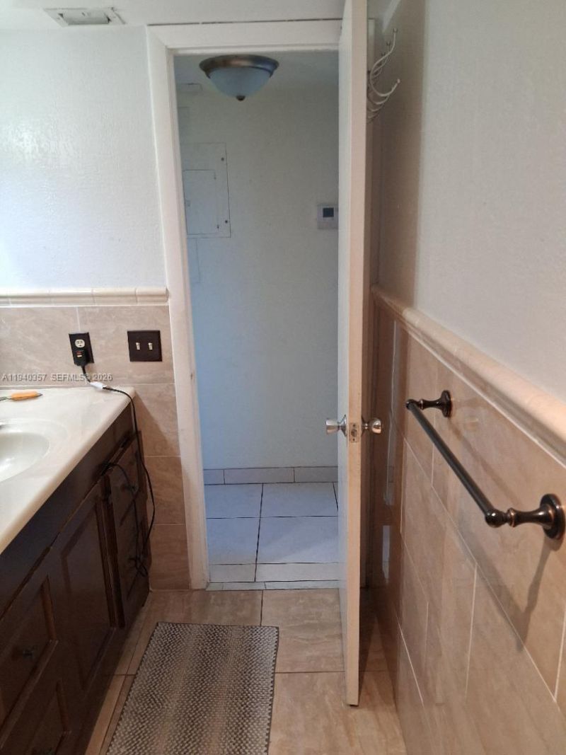 1400 Saint Charles Pl, Unit 524, Pembroke Pines, FL 33026 Photo