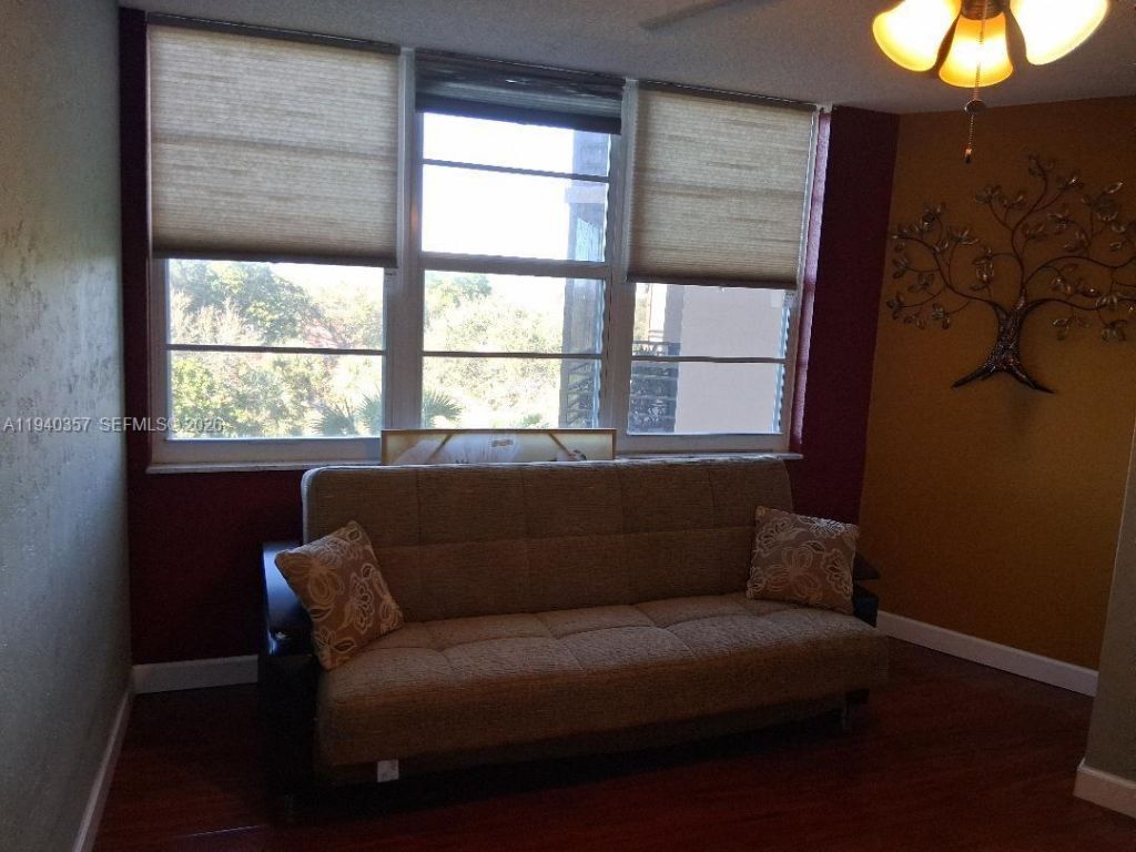 1400 Saint Charles Pl, Unit 524, Pembroke Pines, FL 33026 Photo