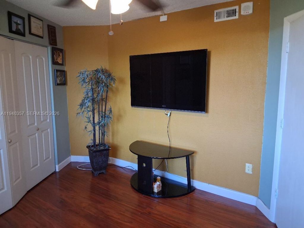 1400 Saint Charles Pl, Unit 524, Pembroke Pines, FL 33026 Photo
