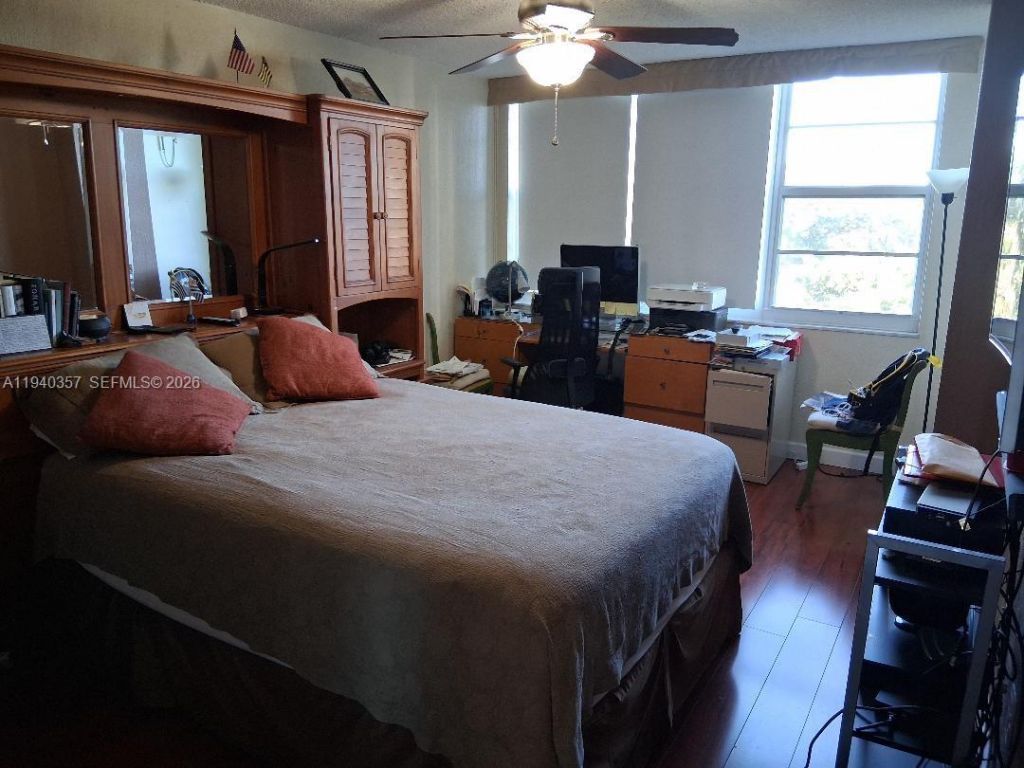 1400 Saint Charles Pl, Unit 524, Pembroke Pines, FL 33026 Photo