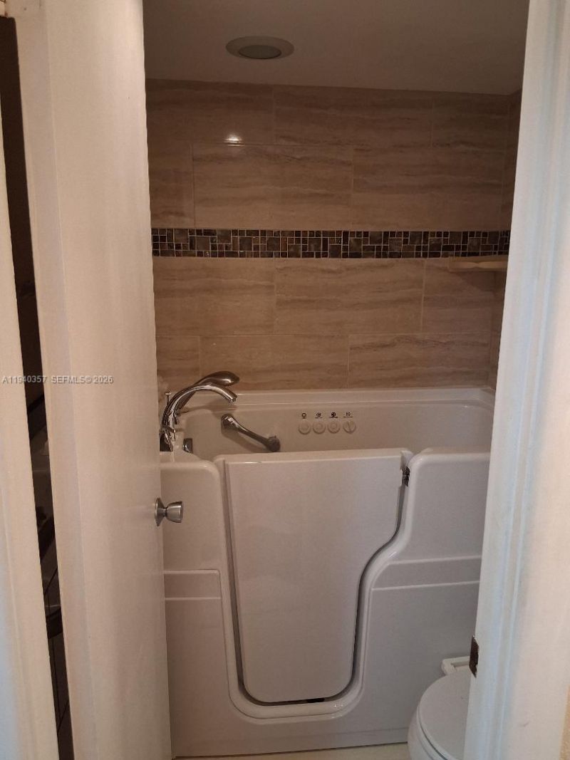 1400 Saint Charles Pl, Unit 524, Pembroke Pines, FL 33026 Photo