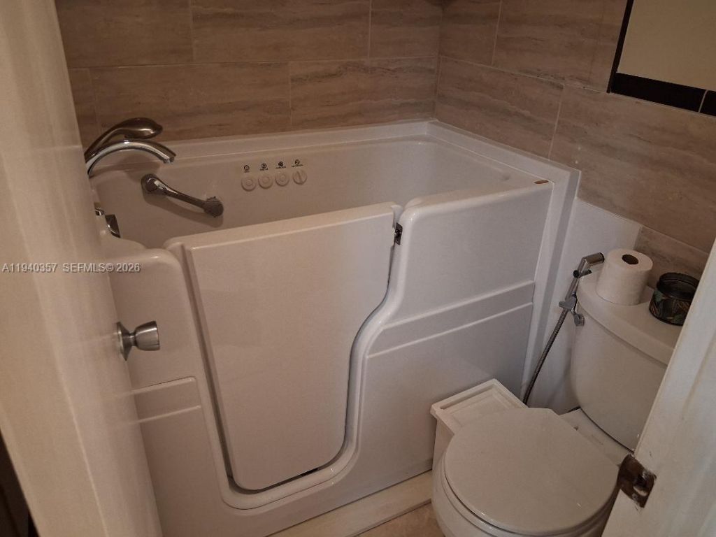 1400 Saint Charles Pl, Unit 524, Pembroke Pines, FL 33026 Photo