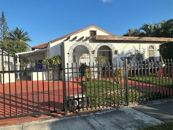 431 NW 32nd Ct, Miami, FL 33125