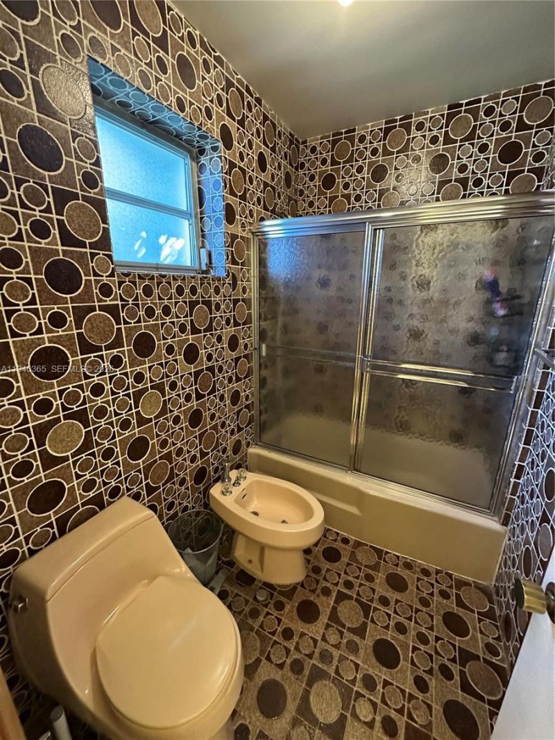 431 NW 32nd Ct, Miami, FL 33125 Photo