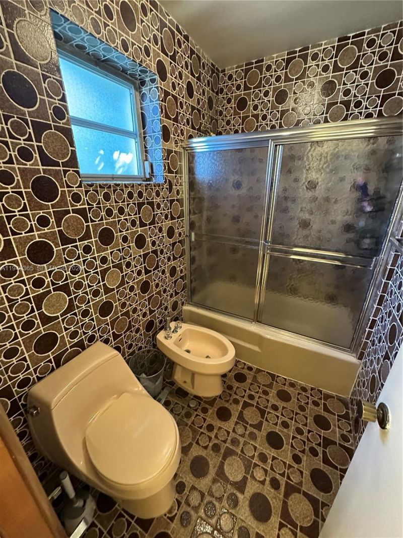 431 NW 32nd Ct, Miami, FL 33125 Photo