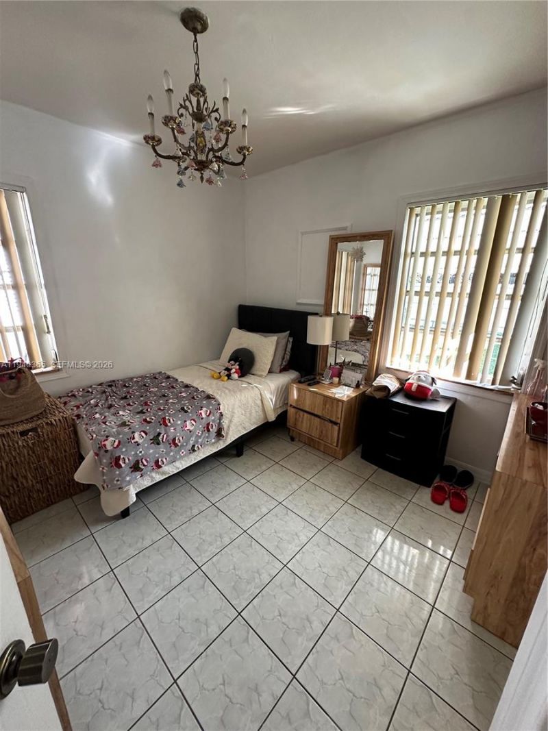 431 NW 32nd Ct, Miami, FL 33125 Photo