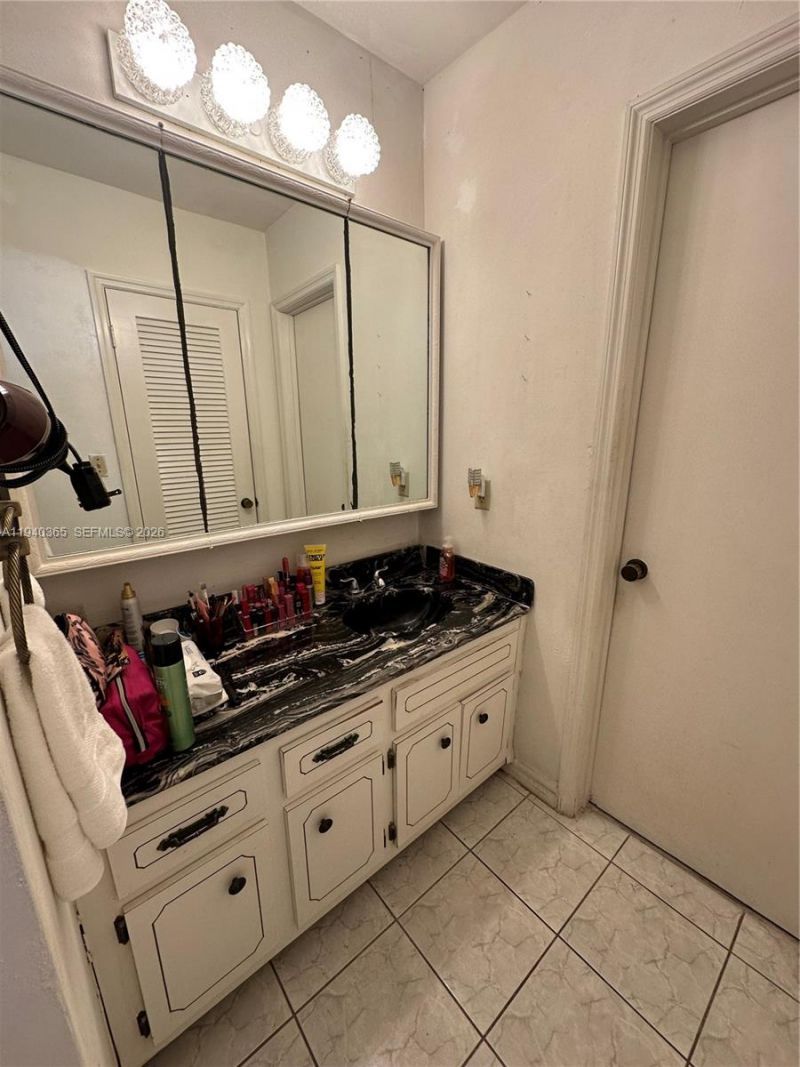 431 NW 32nd Ct, Miami, FL 33125 Photo