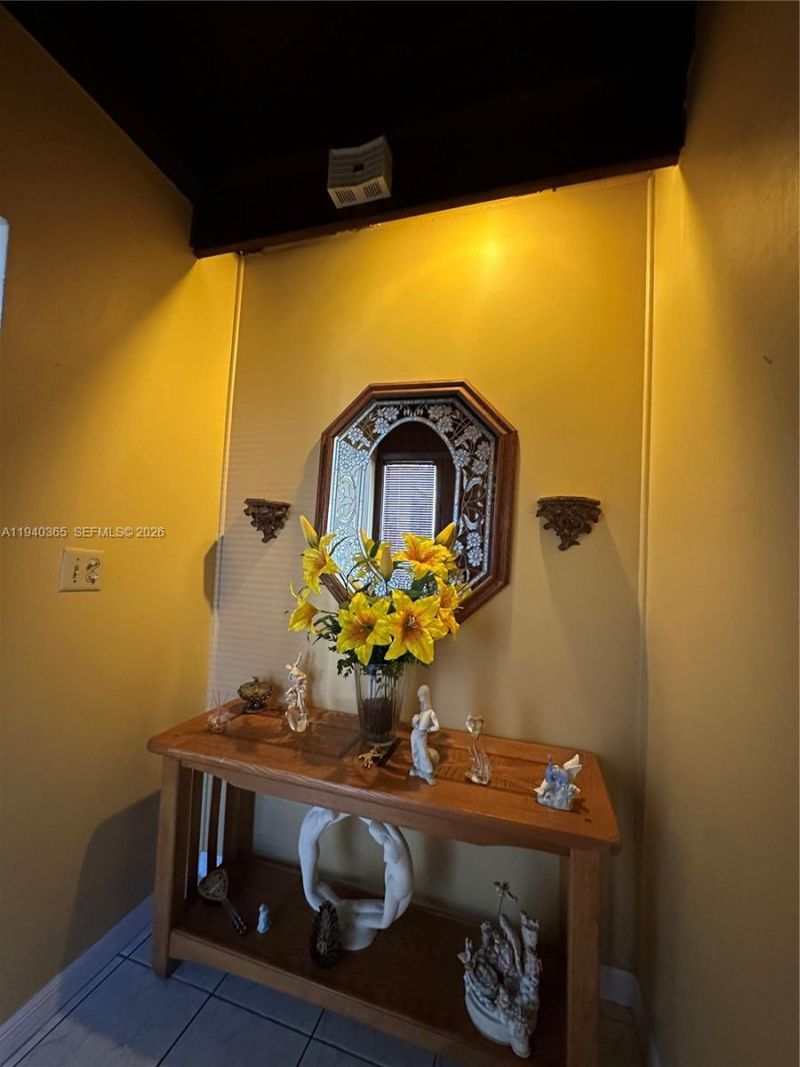 431 NW 32nd Ct, Miami, FL 33125 Photo