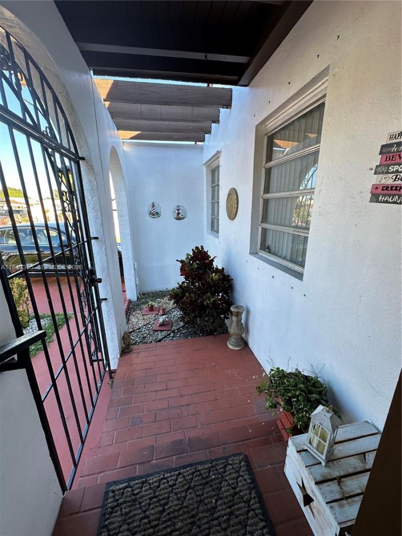 431 NW 32nd Ct, Miami, FL 33125 Photo