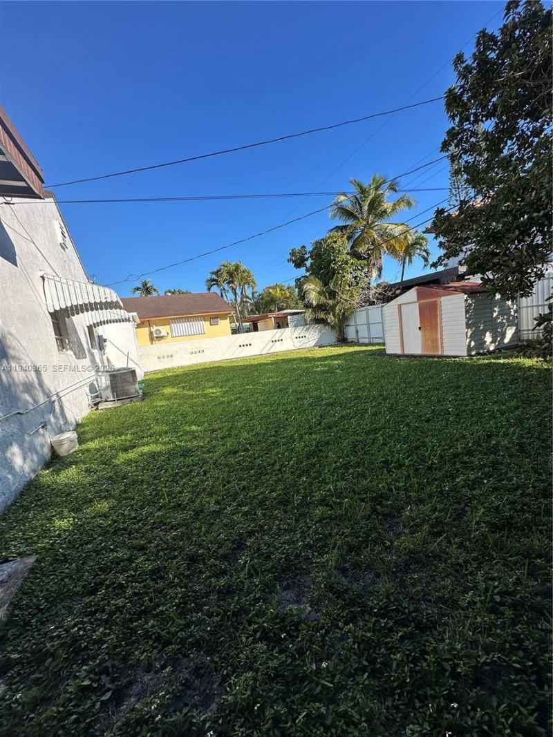 431 NW 32nd Ct, Miami, FL 33125 Photo