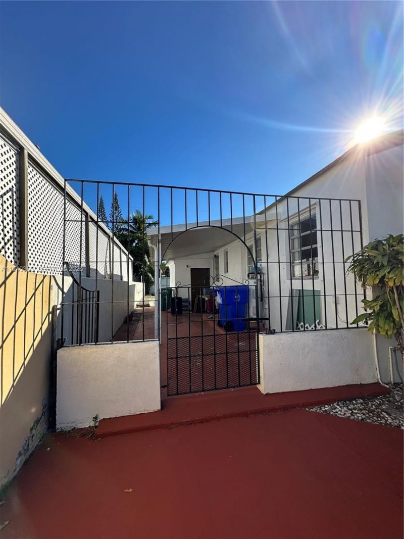 431 NW 32nd Ct, Miami, FL 33125 Photo