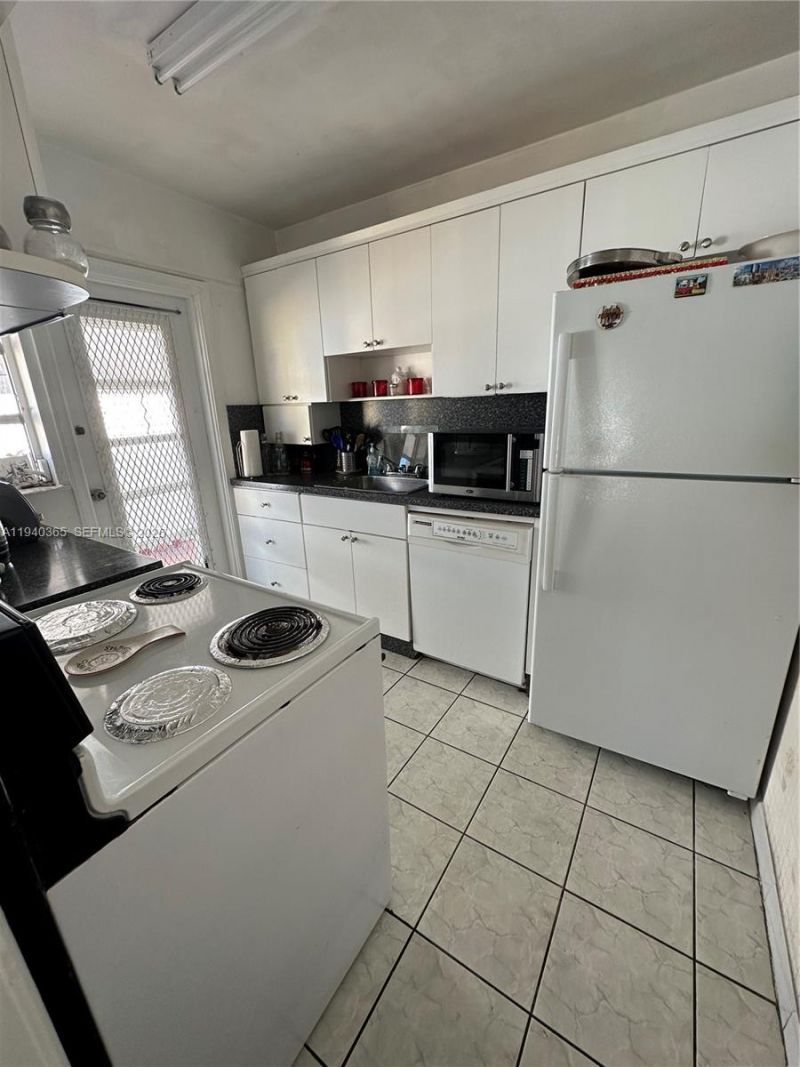 431 NW 32nd Ct, Miami, FL 33125 Photo