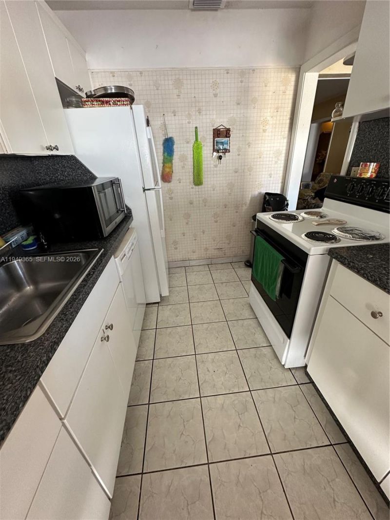 431 NW 32nd Ct, Miami, FL 33125 Photo