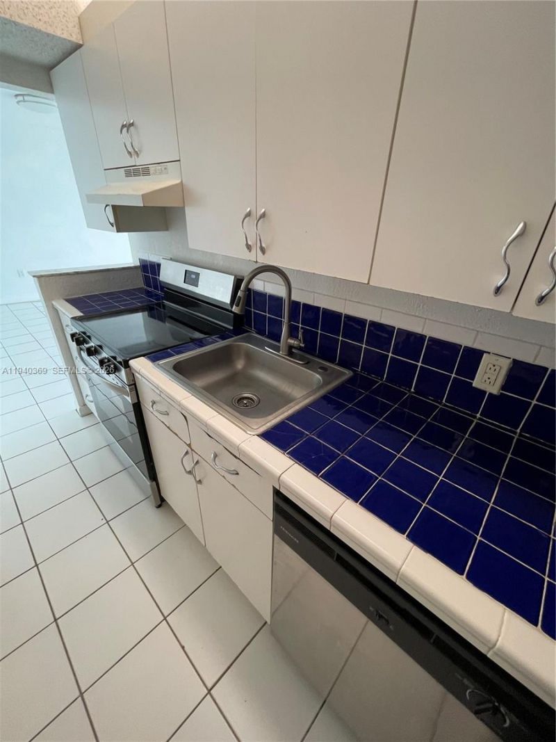 1251 NE 108th St, Unit 811, Miami, FL 33161 Photo