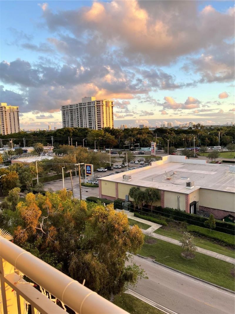 1251 NE 108th St, Unit 811, Miami, FL 33161 Photo