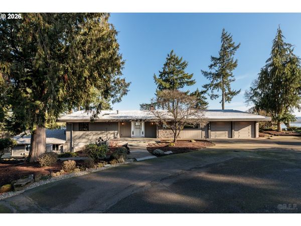 555 GREY CLIFFS DR, St. Helens, OR 97051