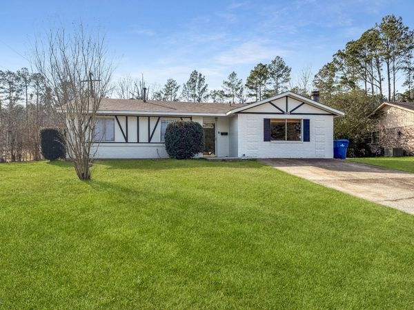 1058 Westwood Dr, Leesville, LA 71446