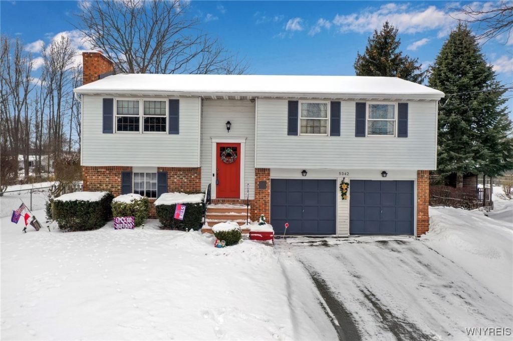 5342 Ernest Road, Lockport, NY 14094 Main Photo