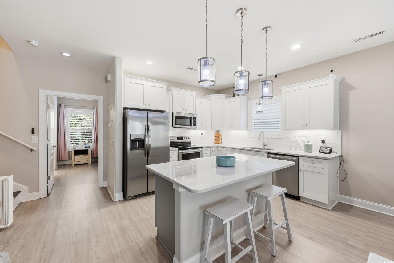 236 Gloucester Way Photo 10